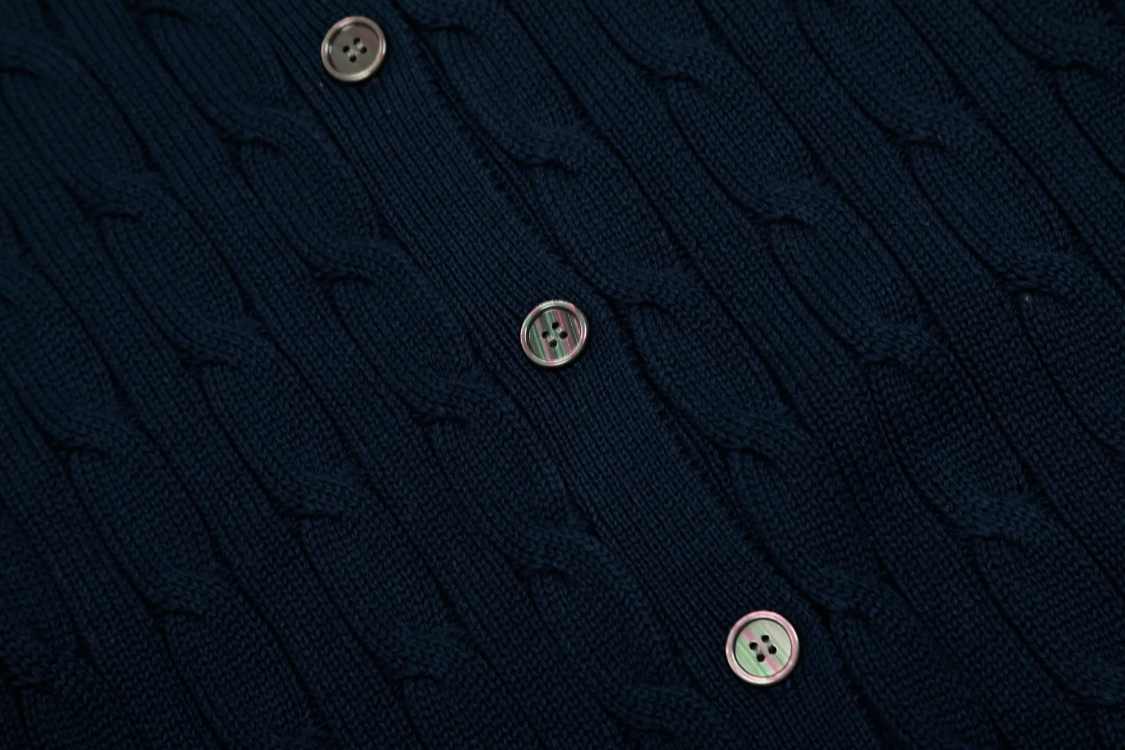 P270 Top quality" Style number: DS822# (not off the shelves all year round) [Ralph Lauren solid color pony embroidered logo lapel twist knitted cardigan] ✅Ralph Lauren Ralph Lauren classic basic versatile lapel knitted cardigan jacket ✅Main supply platform live broadcast Wholesale entity Replacement when out of stock Not off the shelf ✅ZP quality 1:1 version Scan the code to enter the GF website Counter quality ✅Detailed quality is the only one in Guangzhou Imported quality cotton yarn, focusing on high-end, cost-effective, good quality needless to say ✅The version is restored to the original order, the maximum size can be worn up to 160 pounds, loose, comfortable and stress-free ✅The upper body is simple and easy to match, ootd must-have style, good-looking clothes are never picky, a must-have recommendation for couples. Size: S-XL Color: black white gray almond light blue khaki pink burgundy Chinese red navy white label navy red label